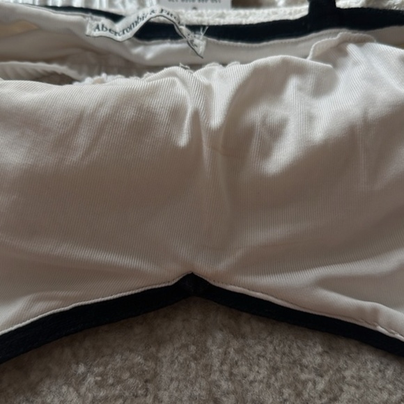 NWT Abercrombie & Fitch Black And White Crochet Tank Crop Top - Misses XS - Picture 5 of 5